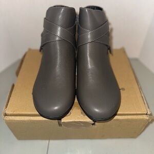 comfortview Black Ankle Boot with Tan Insole